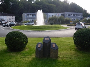 Die Spendertafeln im Hintergrund Obertorbrunnen